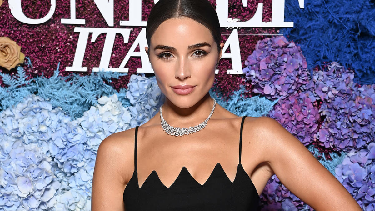 Olivia Culpo leaves little to the imagination in cutout dress as she seemingly jokes about airline experience - Yahoo News