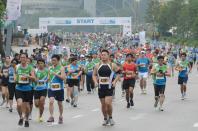 The full marathon of 42.195 kilometres started at 5am at Orchard Road. (Photo by Saiful and Mokhtar)