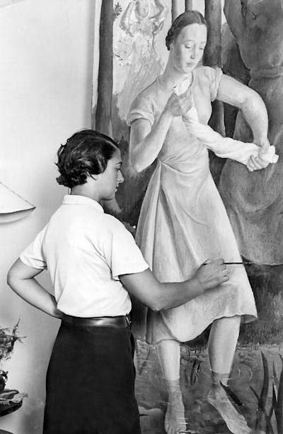 Rosario de Velasco pintando 'Lavanderas', principios de la década de los 30.