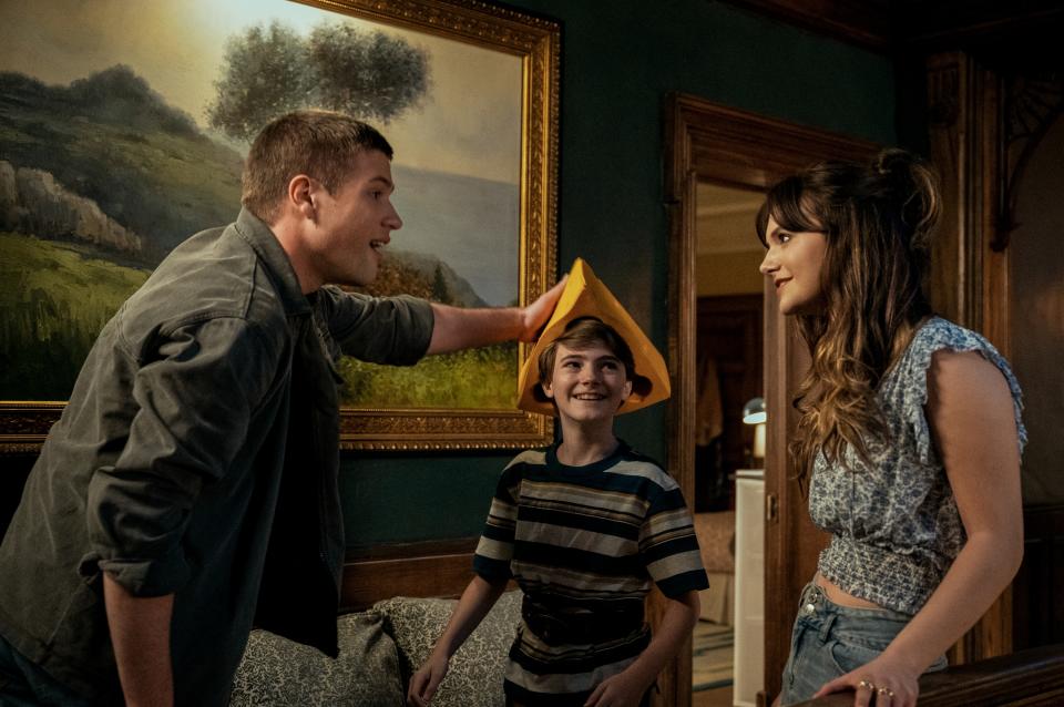 (L to R) Connor Jessup as Tyler Locke, Jackson Robert Scott as Bode Locke, Emilia Jones as Kinsey Locke in episode 302 of Locke & Key. (Amanda Matlovich/Netflix)