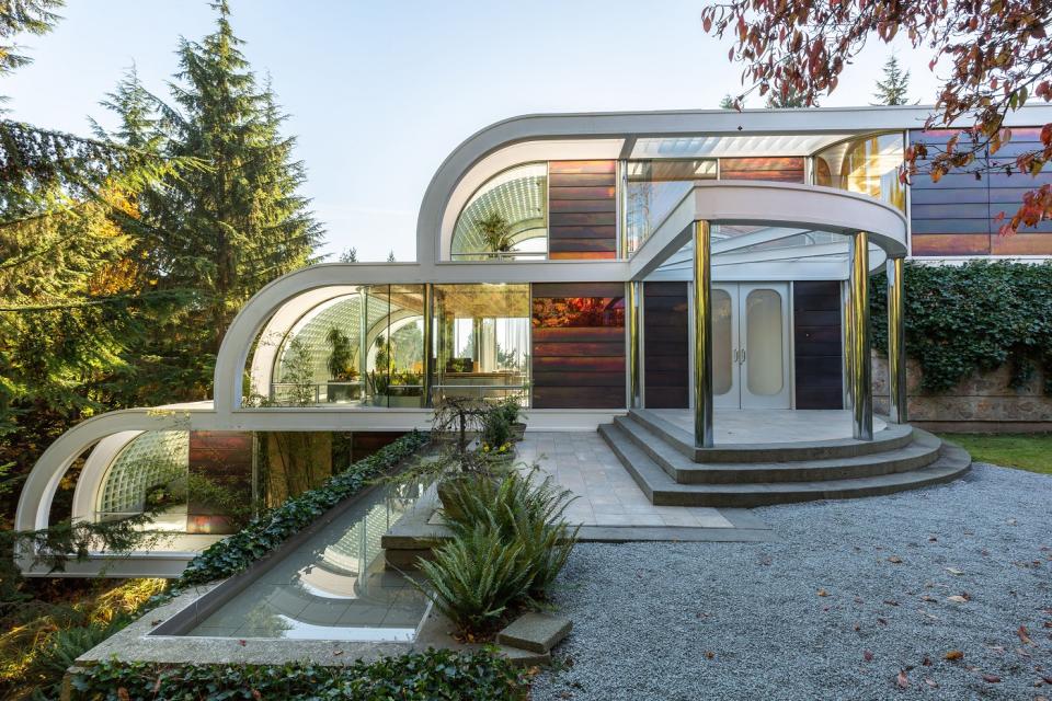 <p>La casa di vetro e acciaio presso l’indirizzo 1056 Groveland Road, a Vancouver in Canada, è un gioiellino di architettura e di lusso.<br>(foto: 360HOMETOURS / CATERS) </p>