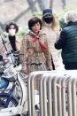 <p>Lady Gaga in versione bruna, foulard in testa e impermeabile strizzato in vita, è a Milano sul set di "House of Gucci". Il film racconta l'omicidio di Maurizio Gucci, commissionato dall'ex moglie Patrizia Reggiani nel 1995. Altre scene della pellicola sono già state girate a Roma e a Gressoney, in Val d'Aosta. (Photo by Vittorio Zunino Celotto/Getty Images)</p> 