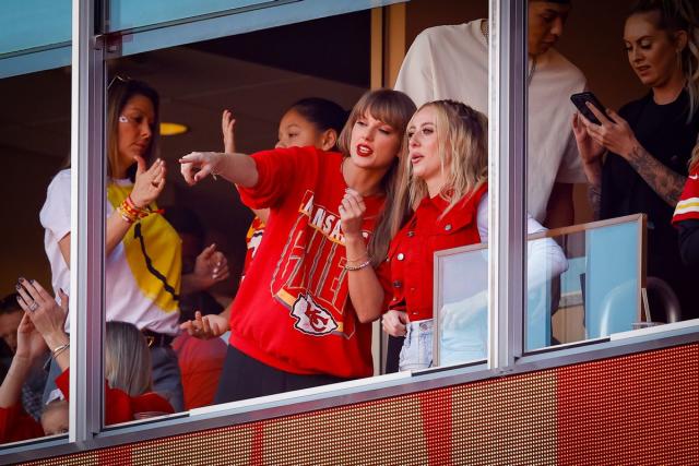 Fact Check: Elon Musk Tweeted, “I'd Rather Break My Leg Than See Taylor  Swift During an NFL Game”?