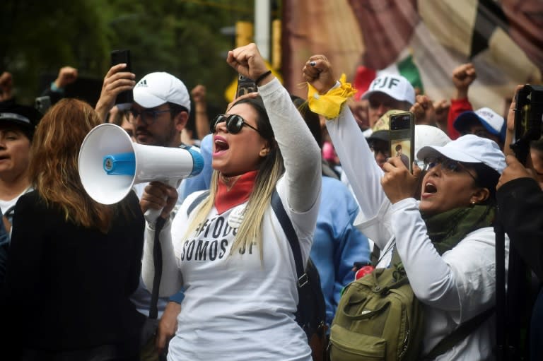 Opponents of Mexico's controversial judicial reforms protest outside the Senate after the bill was passed (Rodrigo Oropeza)