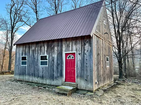 1-Bedroom Cabin with Mountain Views