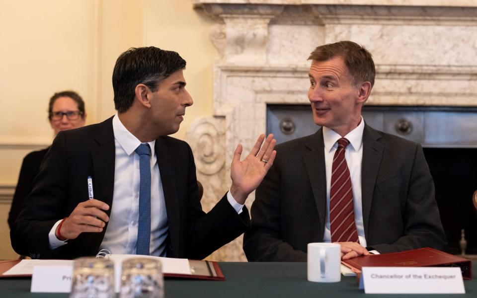 Prime Minister Rishi Sunak speaks with Chancellor the Exchequer Jeremy Hunt during the Cabinet meeting in 10 Downing Street - Simon Dawson / No10 Downing Street