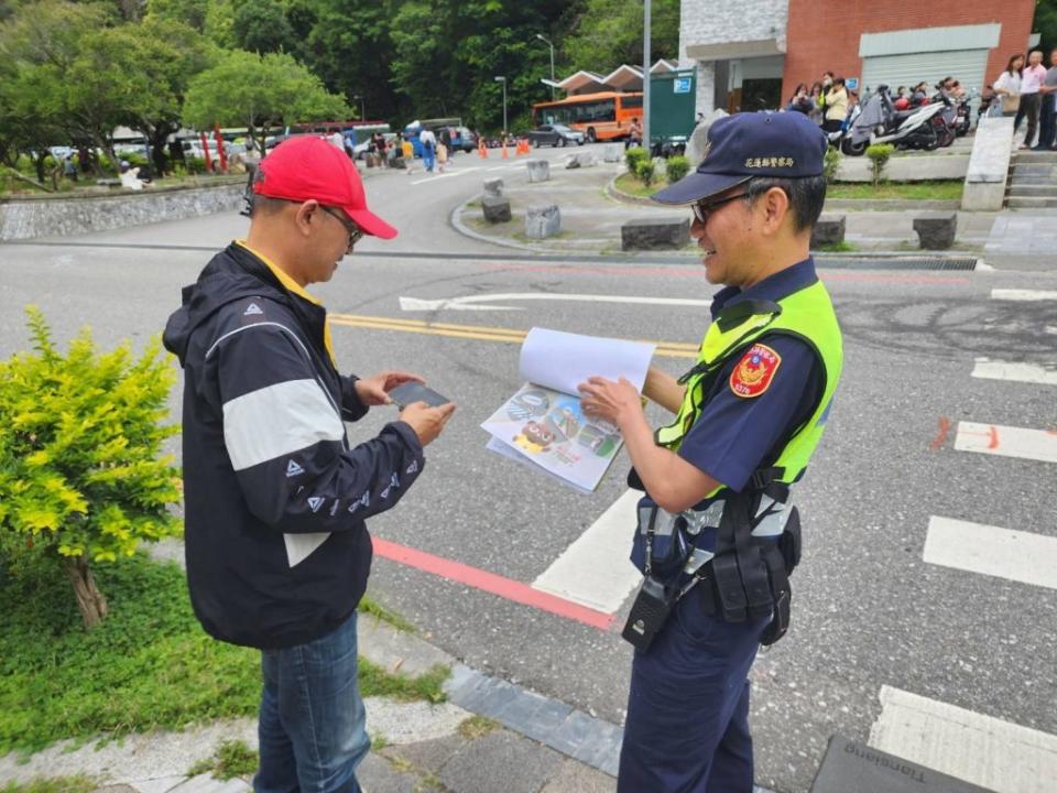 花蓮縣第二波「行人高發事故路口精緻執法」，擇定縣內五十大易發生行人事故路口加強執法。(花蓮縣警局提供)