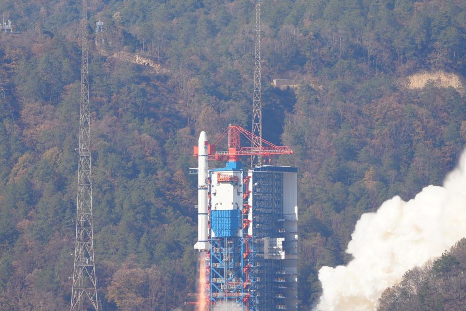 2024年1月9日，中國四川西昌衛星發射中心發射搭載「愛因斯坦」探測衛星的「長征二號丙型」運載火箭。路透社