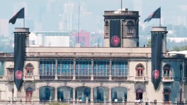 Banderas en Chapultepec generadas con IA