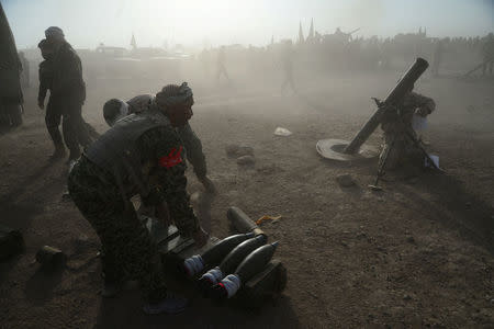 Popular Mobilization Forces (PMF) prepare to launch a mortar during clashes with Islamic State militants on the outskirts of the town of Hammam Al-Alil in the south of Mosul, Iraq October 30, 2016. REUTERS/Stringer