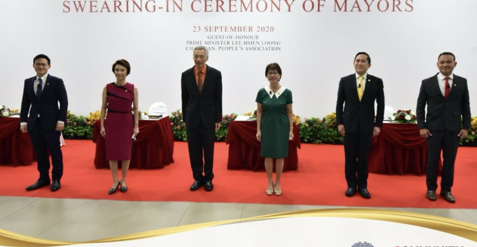 From left to right: Mayors Alex Yam, Low Yen Ling, PM Lee Hsien Loong, Mayors Denise Phua, Desmond Choo and Fahmi Aliman during the swearing-in ceremony on 23 September, 2020. (PHOTO: PA, CDC)