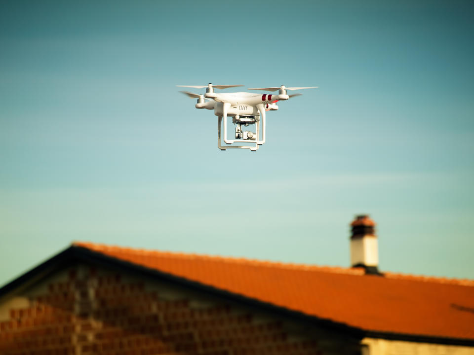 La vigilancia de casas con drones de las aseguradoras ha desatado la polémica. Foto: Getty Images. 