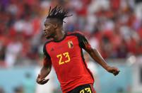 <p>Was Stürmer Michy Batshuayi bei der WM im Wüsten-Emirat auf dem Kopf trägt, symbolisiert ein wenig das Erscheinungsbild der belgischen Mannschaft: drahtig, aber schlecht koordiniert. (Bild: 2022 Getty Images/Stu Forster)</p> 