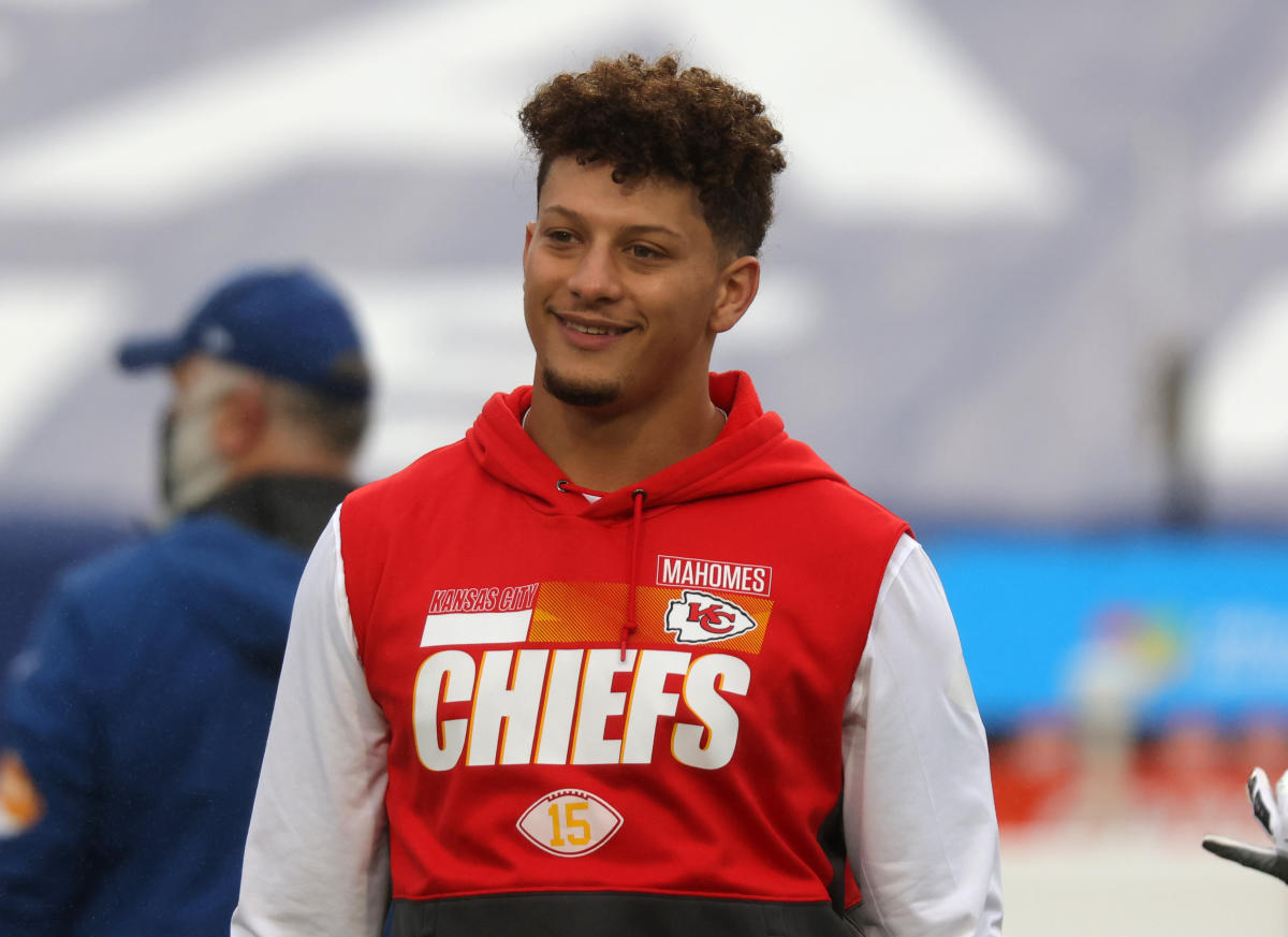 Chiefs' Patrick Mahomes throws TD to Tyreek Hill on “Rolex”