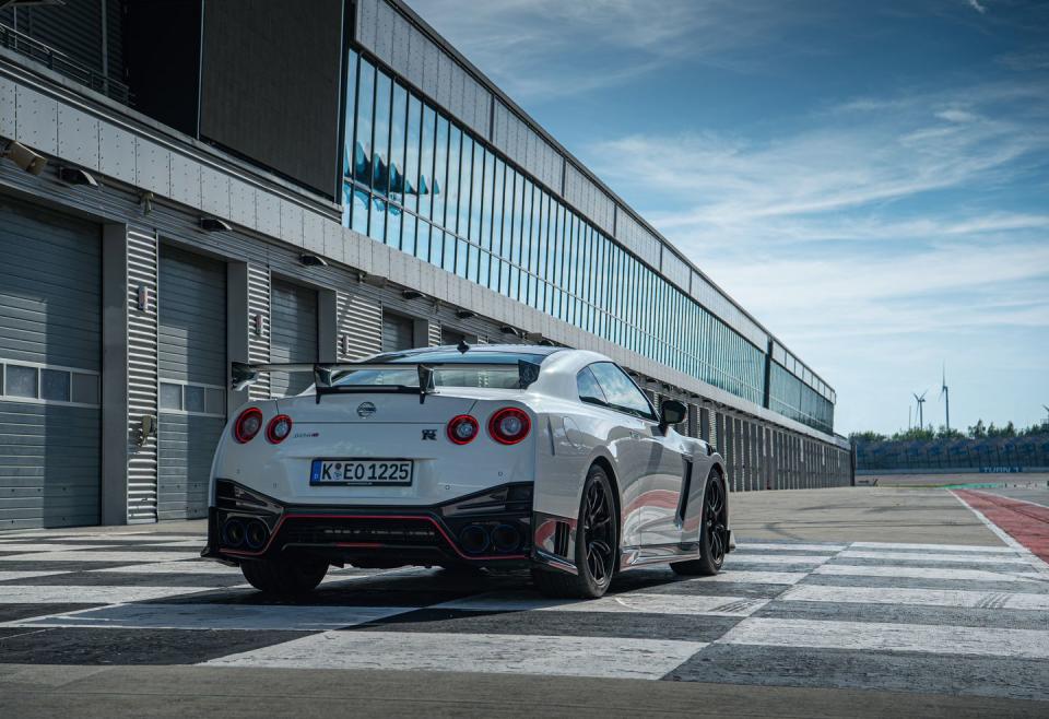 <p>2020 Nissan GT-R NISMO</p>