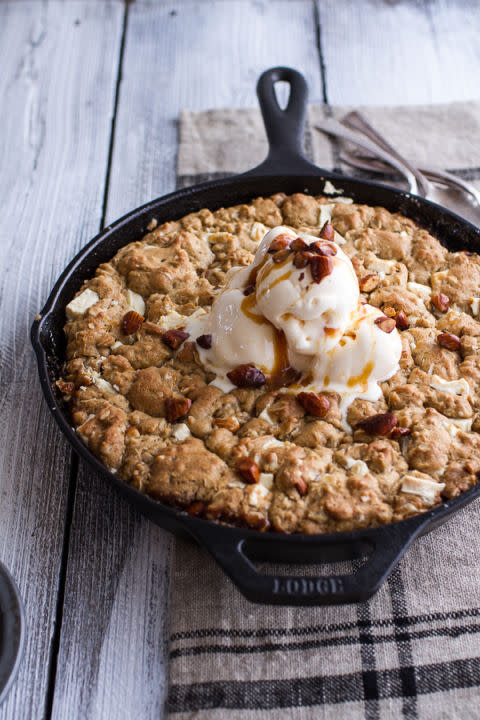 Caramelized Peach White Chocolate Oatmeal Skillet Cookie Pie