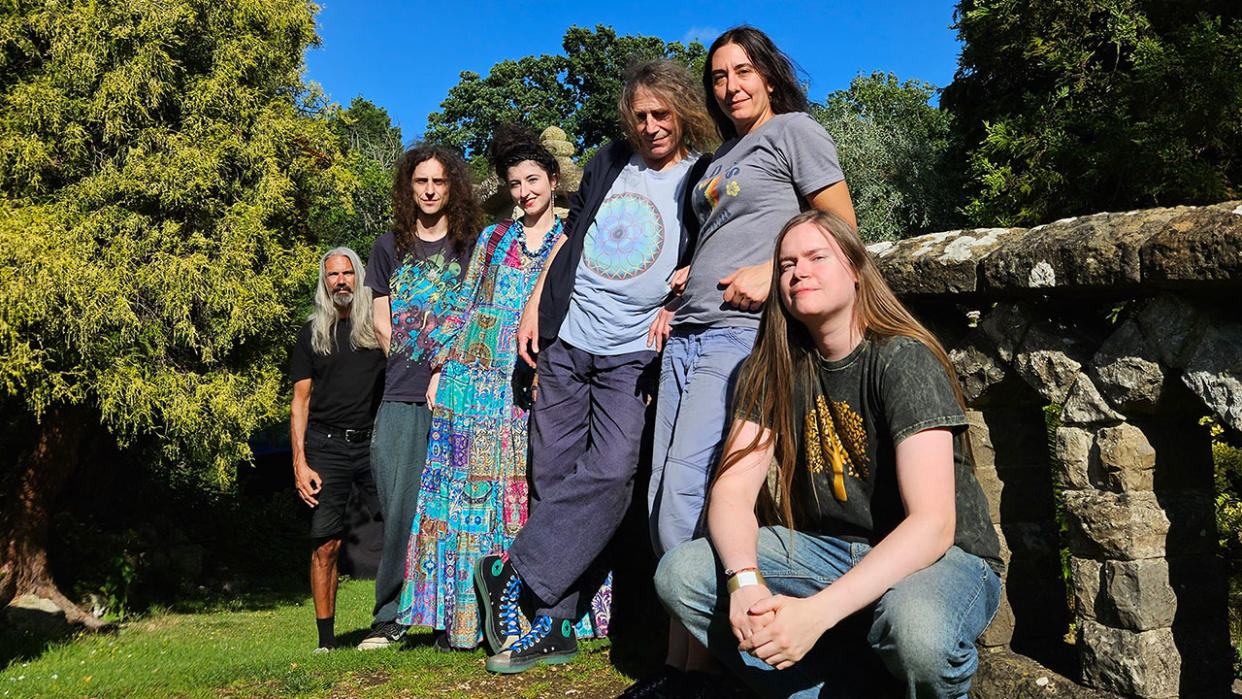  Ozric Tentacles. 