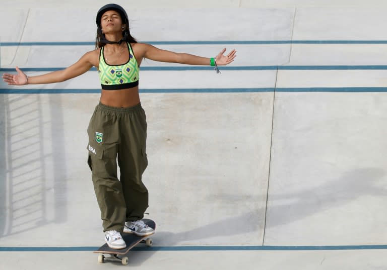 La brasileña Rayssa Leal durante la final de 'street' skateboarding en los Juegos Olímpicos de París, en la plaza de la Concordia, el 28 de julio de 2028 (Odd ANDERSEN)