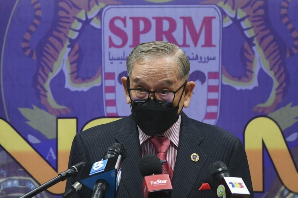 Anti-Corruption Advisory Board chairman Tan Sri Abu Zahar Ujang speaks to the media during a press conference at the MACC's headquarters in Putrajaya January 11, 2022. — Bernama pic