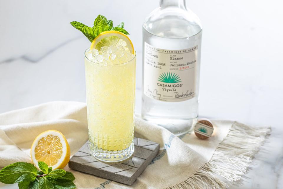 <p><strong>Ingredients</strong></p><p>2 oz Casamigos Blanco Tequila<br>.5 oz fresh lemon juice<br>.5 oz simple syrup<br>8-10 mint leaves<br>Top off with lemonade</p><p><strong>Instructions</strong></p><p>Combine all ingredients, except lemonade into tin shaker. Muddle mint, add ice and shake vigorously, then fine strain into collins glass. Add fresh ice, top off with lemonade and garnish.</p>