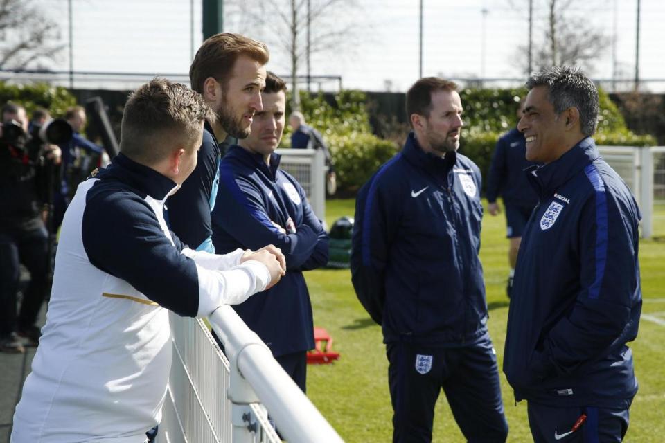 Injured Harry Kane watches on as England squad train at Tottenham