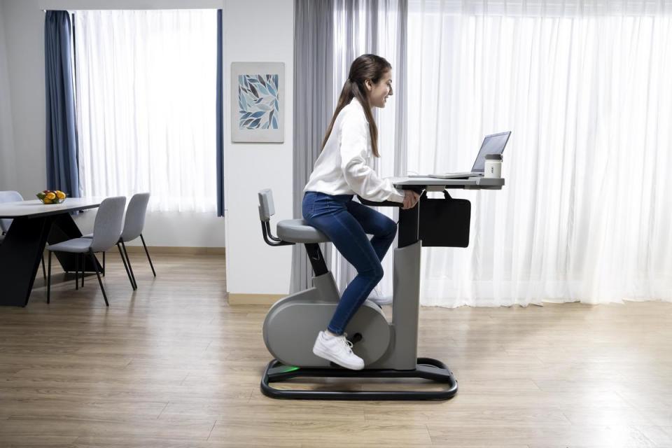 宏碁結合健身車與辦公桌推新品eKinekt酷騎桌。（宏碁提供）