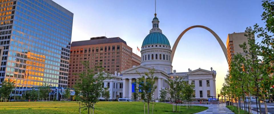 July 7, 2017 - St. Louis, Missouri - Keiner Plaza and the Gateway Arch in St. Louis, Missouri.