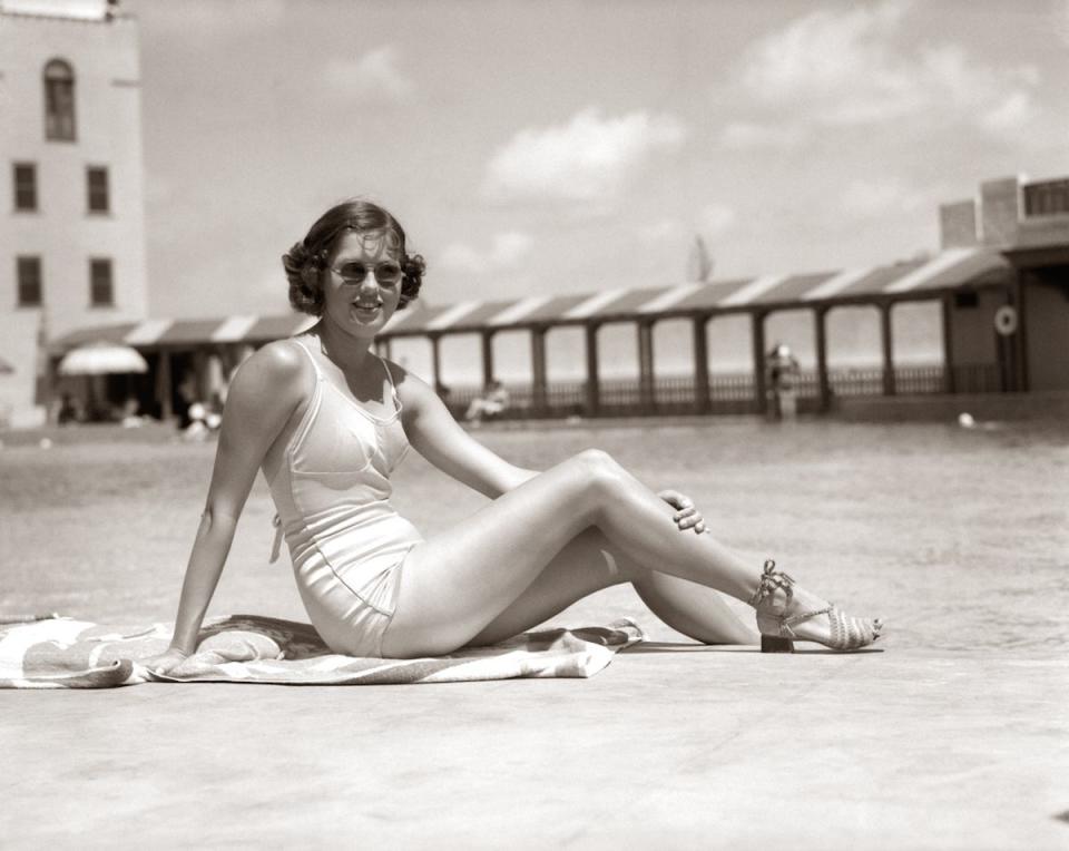 1930s: Sunny Accessories