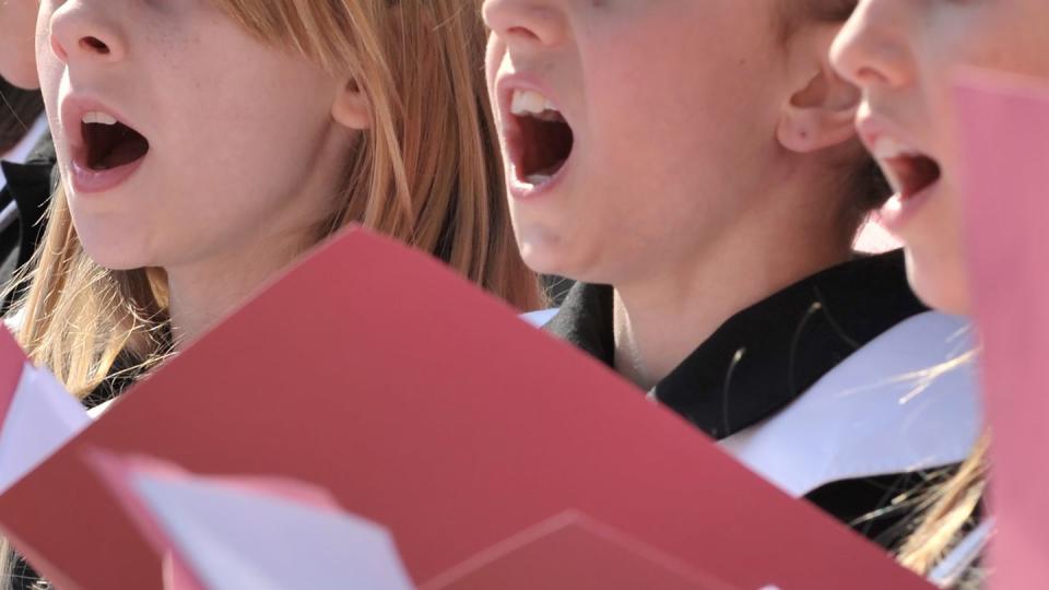 Die Forscher verstehen ihre Studie als Anregung für eine Diskussion über das Risikomanagement bei Kindern in der Pandemie, zum Beispiel beim Präsenzunterricht in der Schule und beim Chorsingen (Symbolbild).