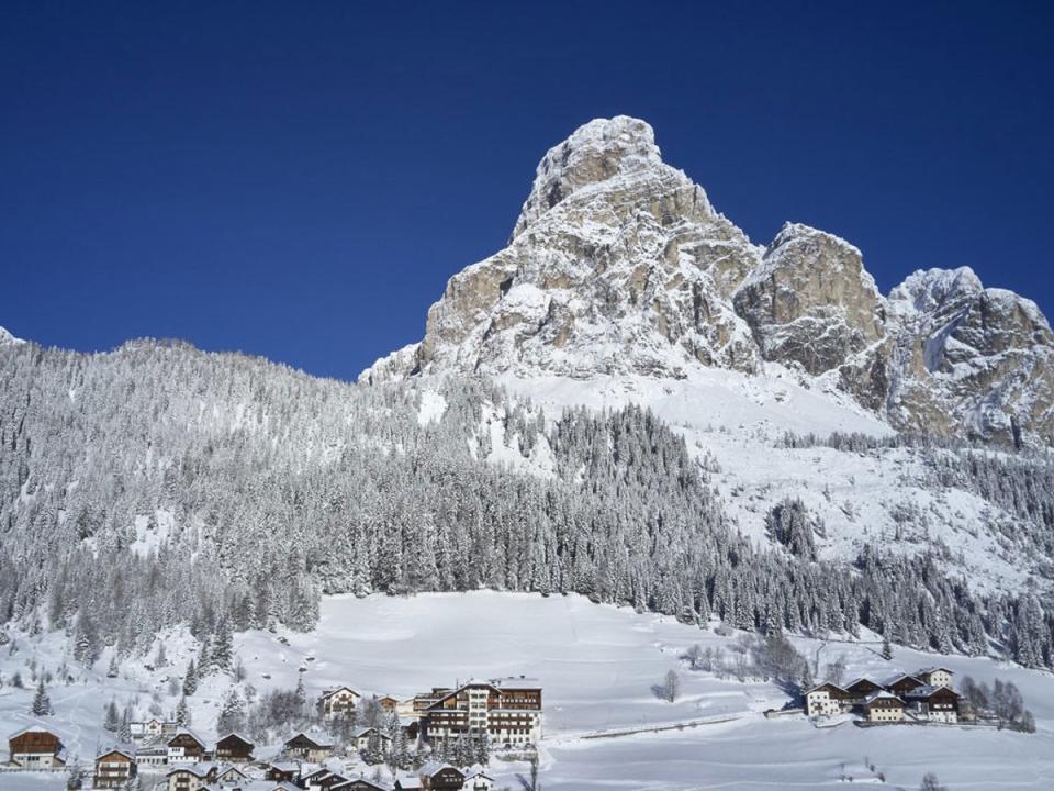 The Dolomites and the nearby Hotel Sassongher (Hotel Sassongher)