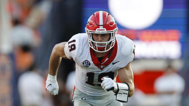 Georgia star TE Brock Sports leaves leg injury game Bowers apparent vs. with Yahoo - Vanderbilt