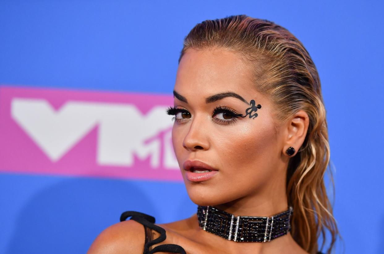 Für das Mode- und Musikmagazin „Clash“ zog sich Rita Ora aus – und sprach über ihr kommendes Album „Phoenix“. (Bild: ANGELA WEISS/AFP/Getty Images)