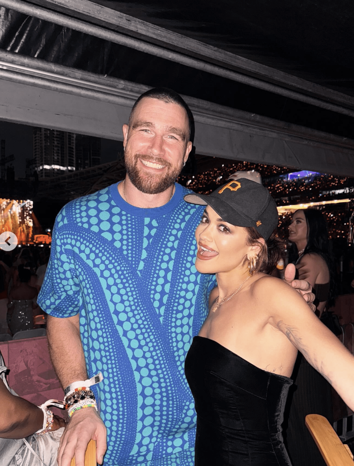 Travis Kelce poses with Rita Ora. (@ritaora / Instagram)