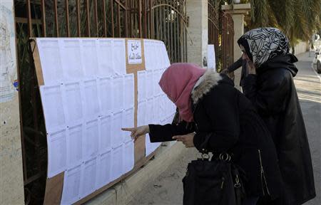 People look for their names at a polling station in Benghazi February 20, 2014. REUTERS/Esam Omran Al-Fetori