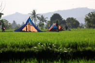 <p>Villagers walk near their temporary shelter after an earthquake hit on Sunday in Pemenang, Lombok Island, Indonesia, Aug. 8, 2018. (Photo: Beawiharta/Reuters) </p>