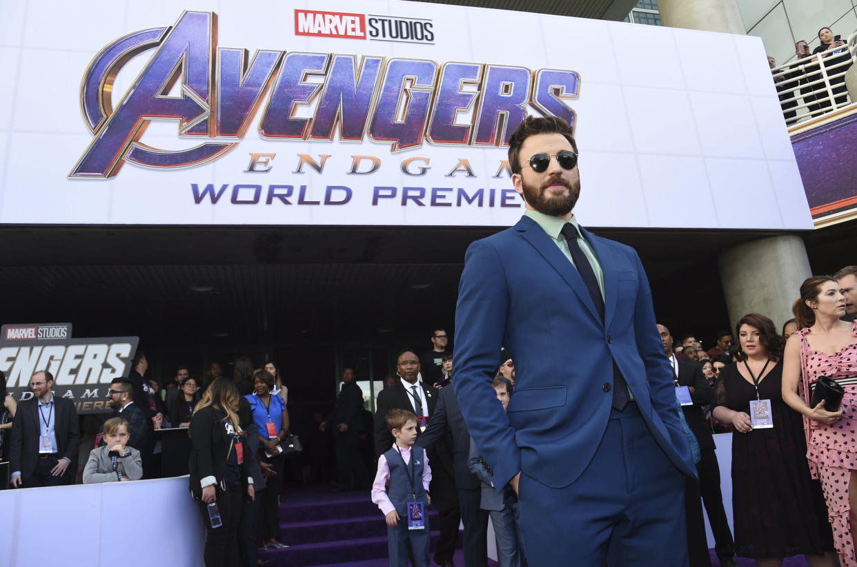 Chris Evans llega al estreno mundial de "Avengers: Endgame" en el Centro de Convenciones de Los Ángeles, el lunes 22 de abril del 2019. (Foto por Chris Pizzello/Invision/AP)