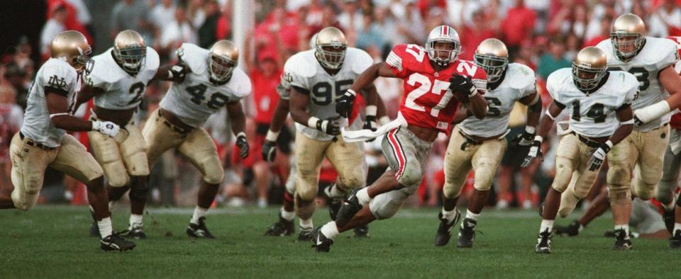 *** THIS IS THE FULL CROP of Fred Squillante's famous 1995 photo of Eddie George vs. Notre Dame.  *** (Scanned in 10/97 for use in calendar of OSU's great football moments.)  *** KEEP IN THE ARCHIVE ALONG WITH THE TIGHTER-CROPPED ONE! *** Eddie George gets away from the Notre Dame defense on a long run.  OSU Buckeyes vs. Notre Dame Fighting Irish . Ohio State University college football . Game played on Sat., September 30, 1995 .