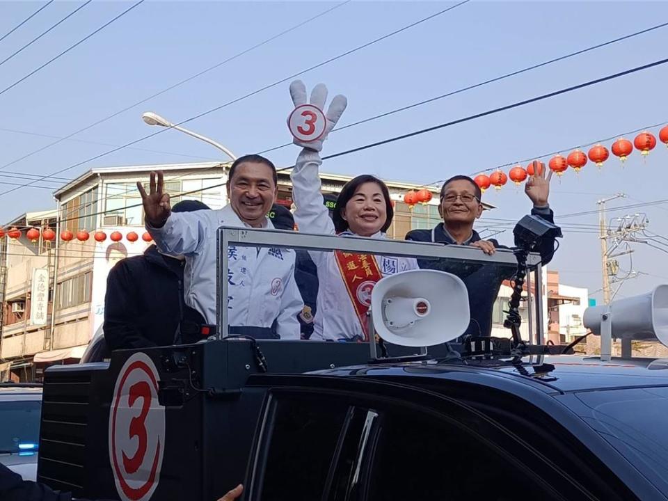 國民黨總統候選人侯友宜12日南下台中輔選第三選區立委楊瓊瓔，他喊出要做人民的萬里長城，顧好台灣安全。（陳淑娥攝）