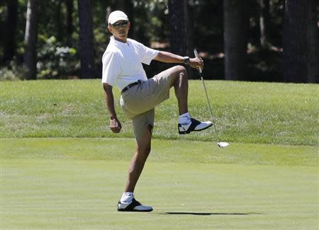 U.S. President Barack Obama reacts after missing a putt on the first green at the Farm Neck Golf Club at Oak Bluffs on Martha's Vineyard, August 11, 2013. REUTERS/Larry Downing