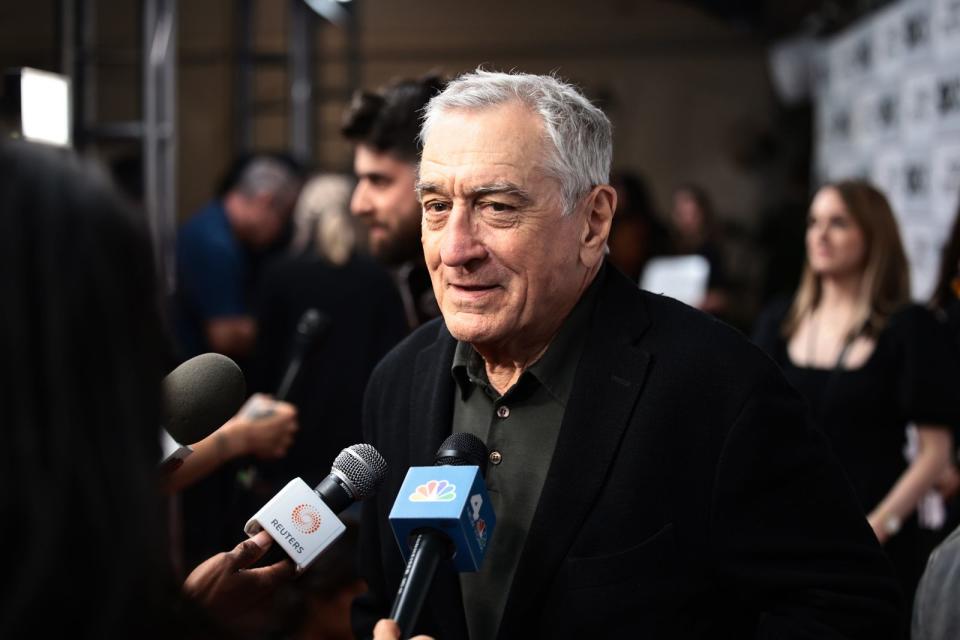 Robert De Niro ist bekennender Anhänger der Demokratischen Partei - und schoss auch schon ganz unzimperlich gegen Donald Trump. (Bild: 2023 Getty Images/Dimitrios Kambouris)