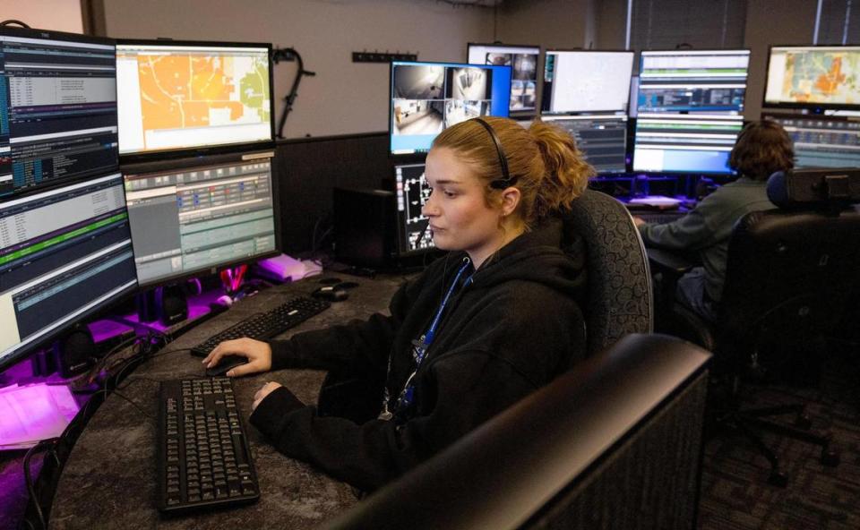 Payton Florine, a communications specialist in training with Lee’s Summit police, demonstrates how dispatchers monitor computers. Nick Wagner/nwagner@kcstar.com