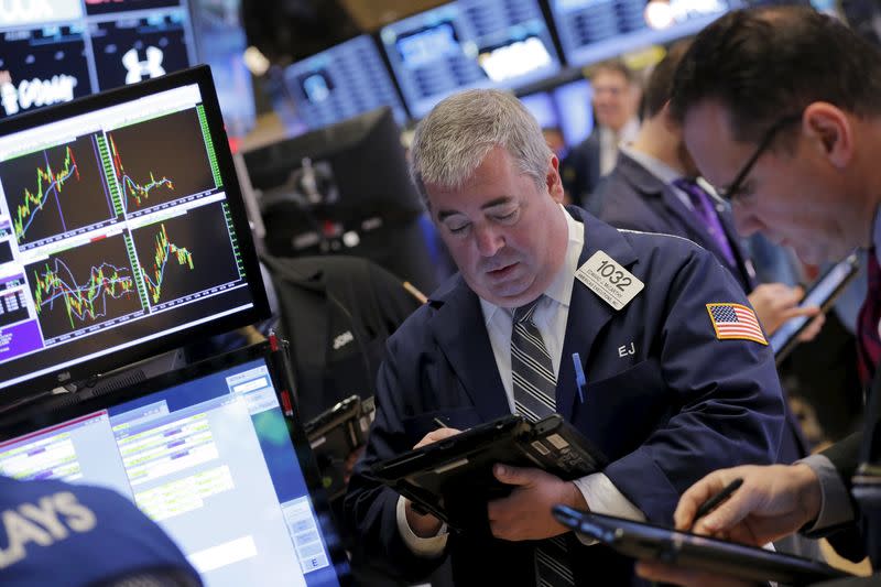 Traders work on the floor of the New York Stock Exchange shortly after the opening bell in New York, December 28, 2015. REUTERS/Lucas Jackson