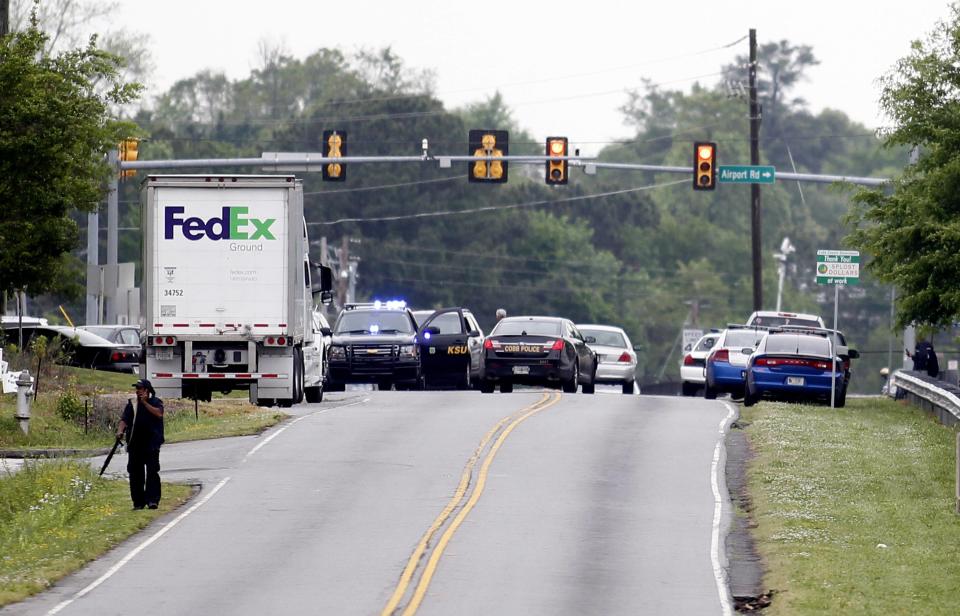 Police and emergency personnel are pictured at the scene of a shooting at a FedEX Corp facility at an airport in Kennesaw, Georgia April 29, 2014. At least six people were reported hospitalized from wounds according to local reports. (REUTERS/Tami Chappelll)