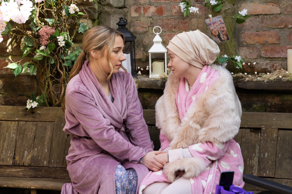peri lomax and juliet nightingale in hollyoaks
