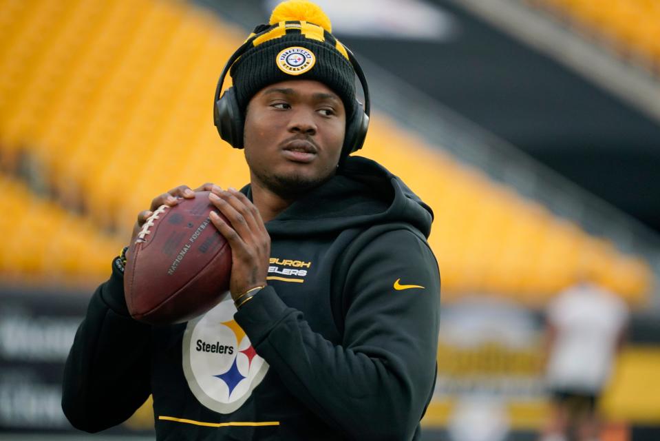 Steelers quarterback Dwayne Haskins warms up before a game against the Ravens on Dec. 5.
