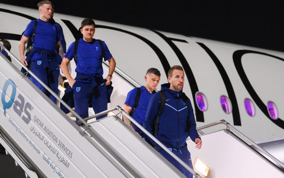 Jordan Pickford, Harry Maguire, Kieran Trippier and Harry Kane disembark during the arrival of Team England in Qatar - Mike Hewitt - FIFA/FIFA via Getty Images