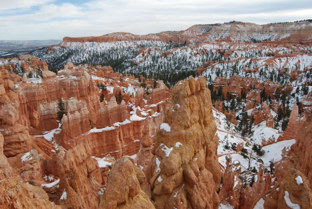 Bryce Canyon dusted in snow, overlooking the Queen's Garden.