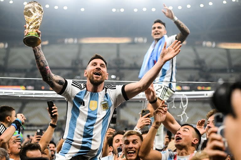 Lionel Messi festejando el campeonato Mundial en Qatar 2022