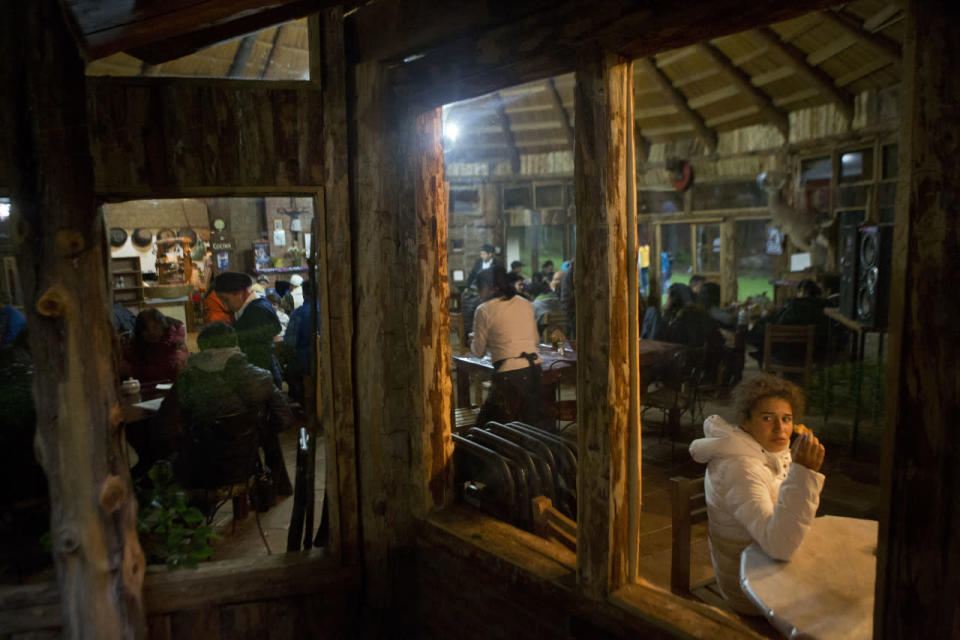 Señaló que su operación es un rancho exclusivo para reserva, y que intentan reducir el número de personas que visitan la zona a 250 personas máximo por fin de semana, y mantener así un espacio sustentable en el bosque.