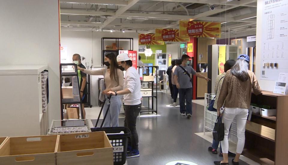 許多民眾喜歡到IKEA賣場買購置家具。（圖／東森新聞）